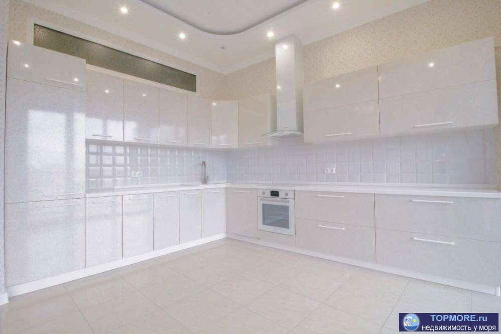 Продается 3 комнатная квартира с 2 спальнями кухня - гостинная с видом на море, с ремонтом