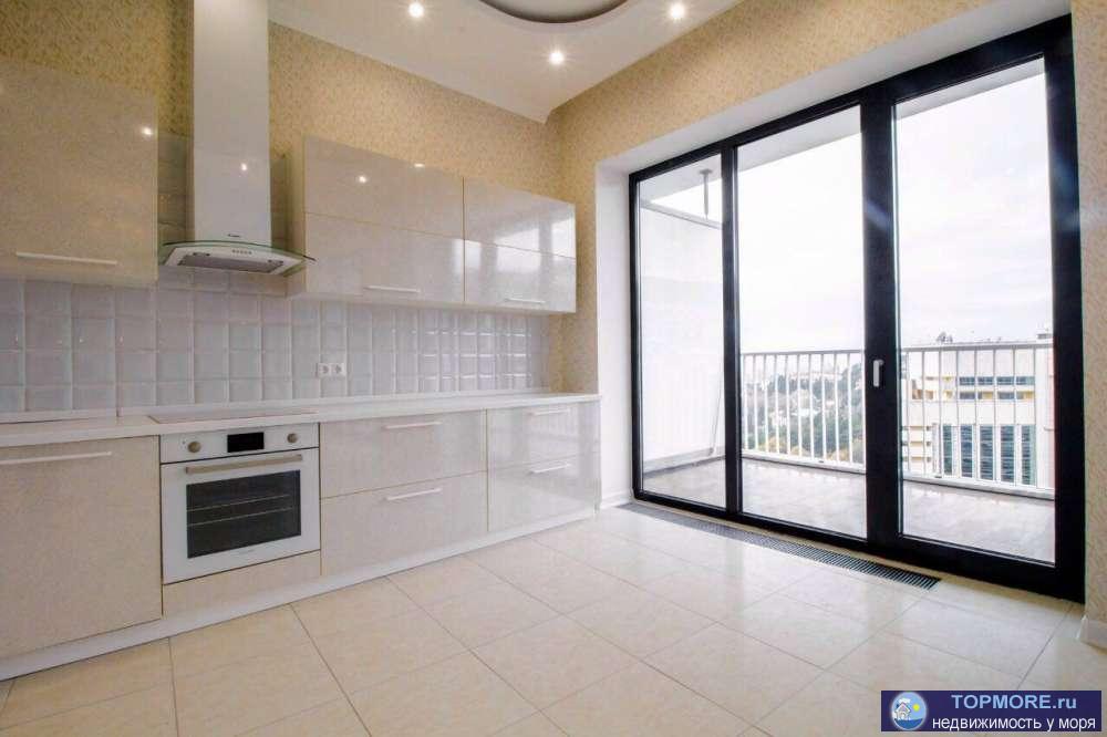 Продается 3 комнатная квартира с 2 спальнями кухня - гостинная с видом на море, с ремонтом - 1