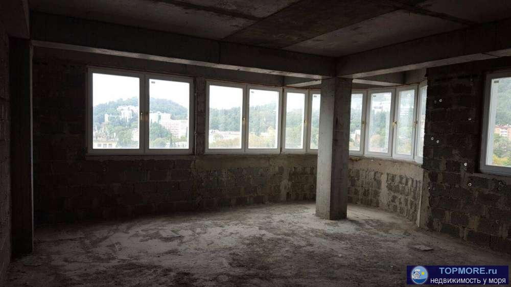 Просторная квартира свободной планировки в новом сданном многоквартирном доме бизнес класса. Отличный вид из любого...