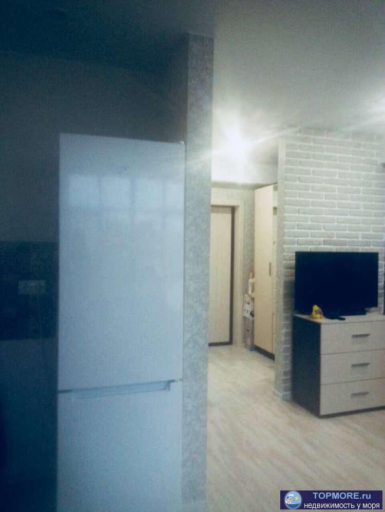 Продается студия 36 кв.м. с ремонтом, встроенной мебелью. Центральные коммуникации. Лифт, домофон. Всё рядом: школы,... - 1