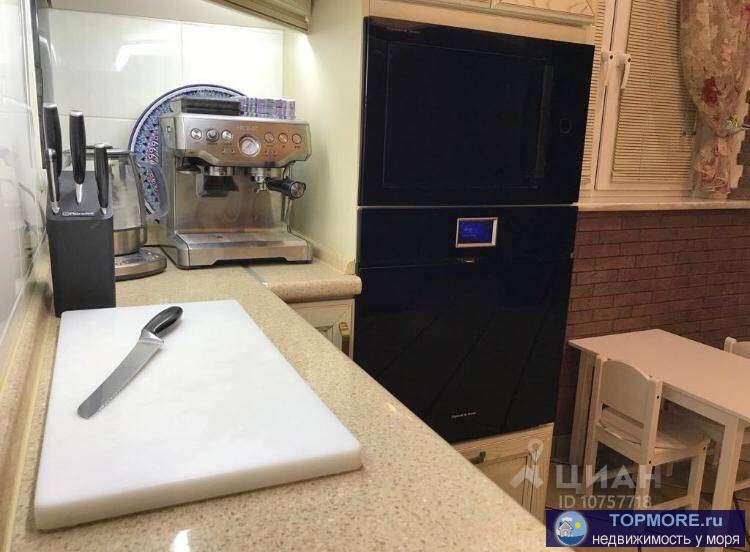 В микрорайоне Ареда продается просторная и светлая трехкомнатная квартира. В доме всего 14 квартир, отопление и...