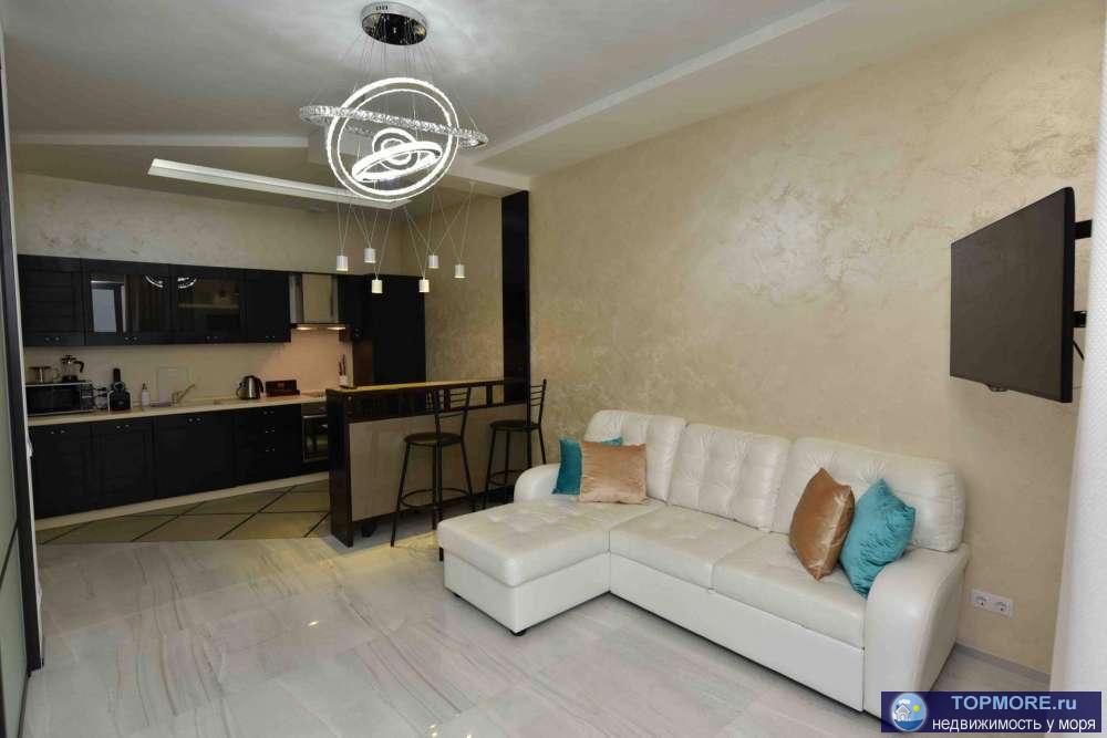 Продается стильная  квартира в ЖК Идеал Хаус  Сочи с удобной террасой, с которой открывается шикарная вид на море!...