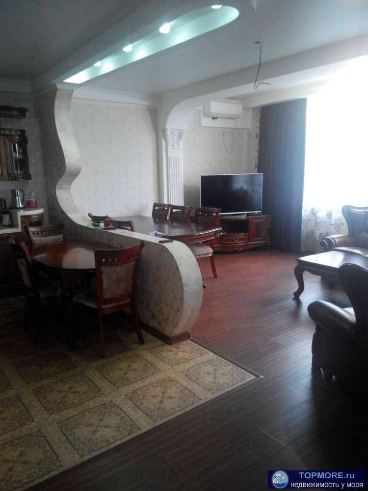 Продается квартира с хорошим ремонтом,дорогой мебелью и техникой.Удобное расположение дома,рядом...