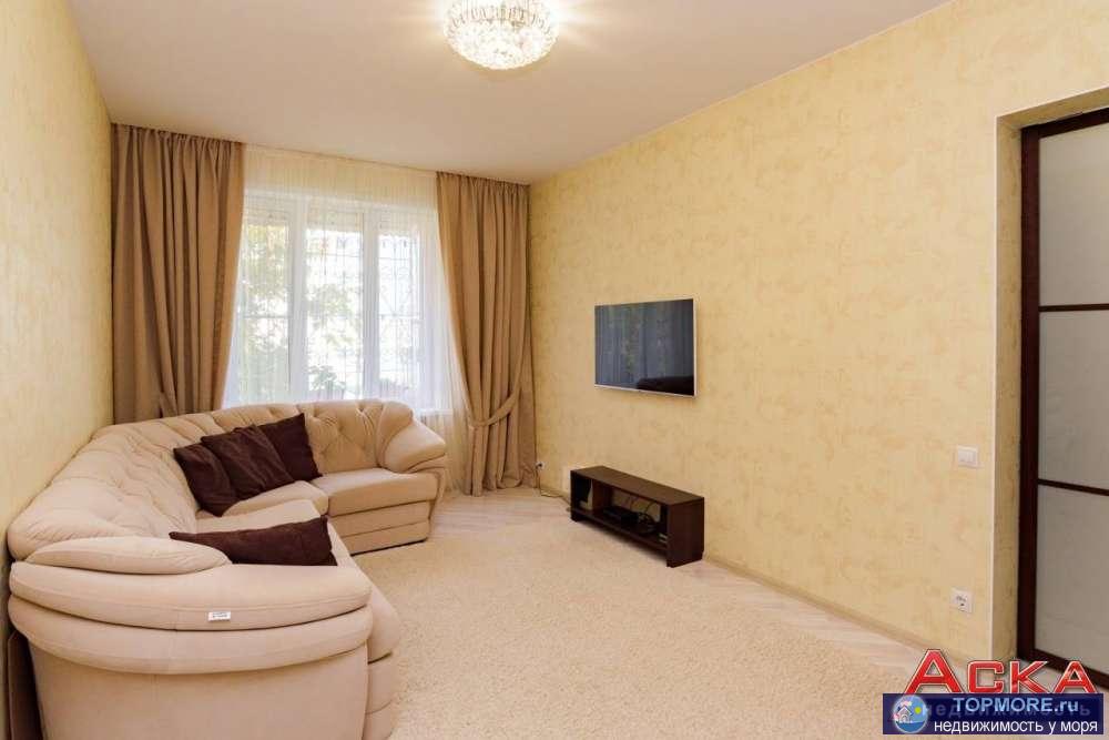 Продается трехкомнатная квартира по улице Параллельная, 12. (недалеко от ЖК Остров Мечты) Дом кирпичный. Высокие...