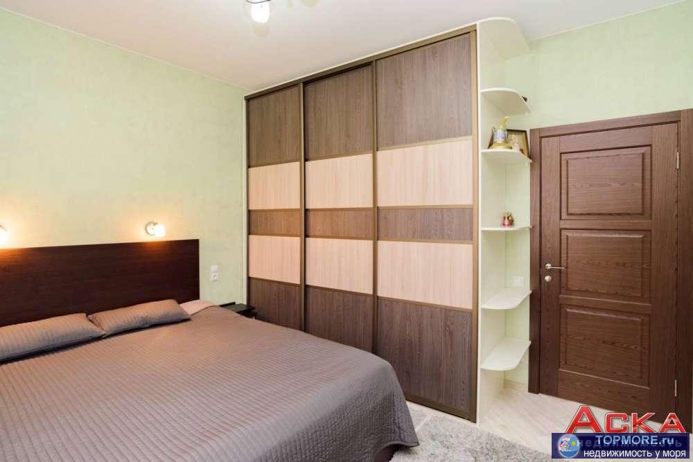 Продается трехкомнатная квартира по улице Параллельная, 12. (недалеко от ЖК Остров Мечты) Дом кирпичный. Высокие... - 1