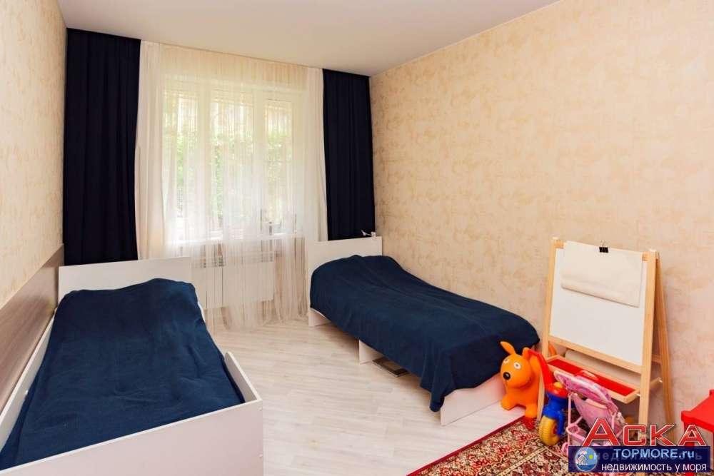 Продается трехкомнатная квартира по улице Параллельная, 12. (недалеко от ЖК Остров Мечты) Дом кирпичный. Высокие... - 2