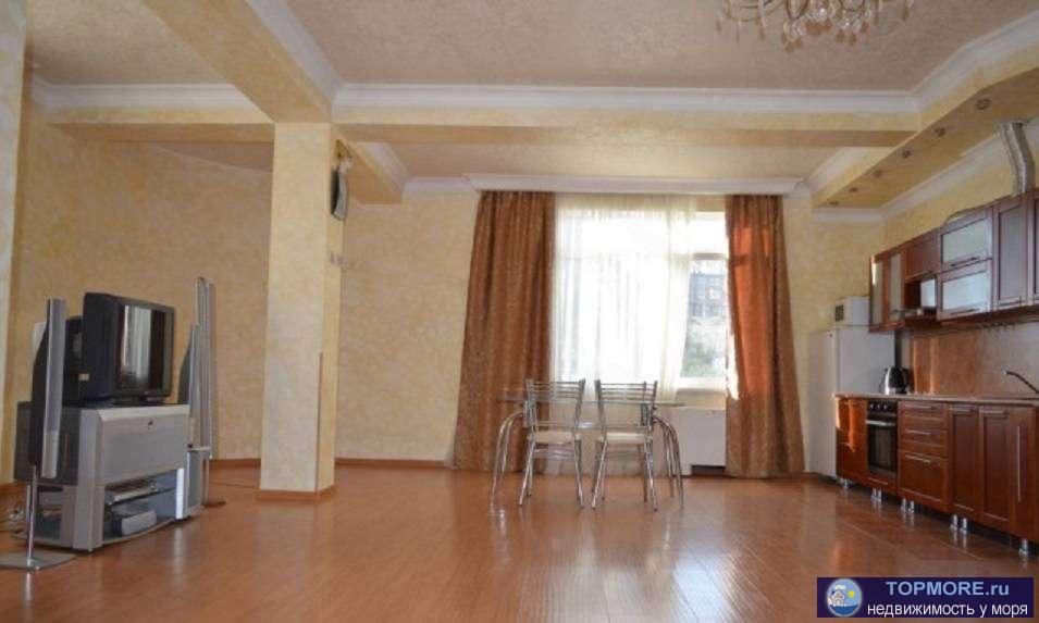 Продаю квартиру в доме бизнес класса ,с подземной и придомовой парковкой, консъерж , лифт . Спокойная ,ровная улица ,... - 2