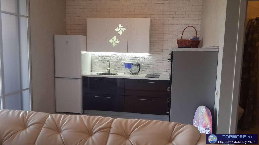 Продается ШИКАРНАЯ квартира, с дорогим, дизайнерским ремонтом, встроеной мебелью, техникой и панорамным остеклением!... - 1