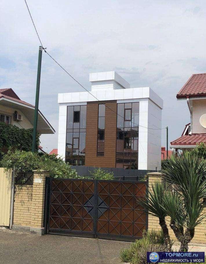 Продаётся дом с чистовой отделкой.Коммуникации центральные, з/у и дом в собственности. До моря 200 метров, с окон...