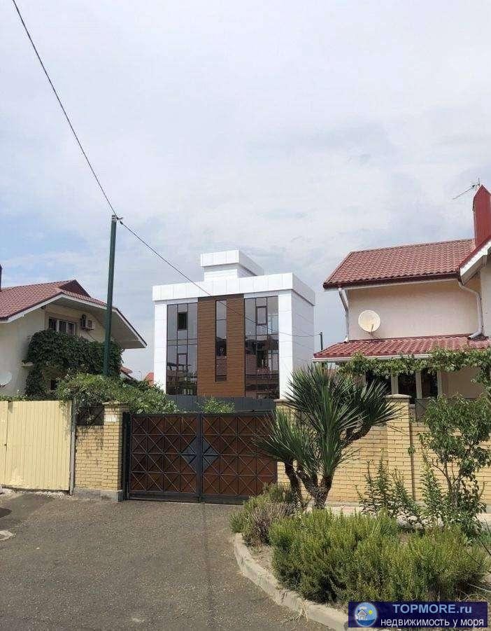 Продаётся дом с чистовой отделкой.Коммуникации центральные, з/у и дом в собственности. До моря 200 метров, с окон... - 1