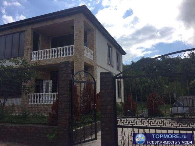 Продам дом в Адлерском районе Сочи. Дом облицован дагестанским камнем, установлены кованые ворота и дорогая входная...