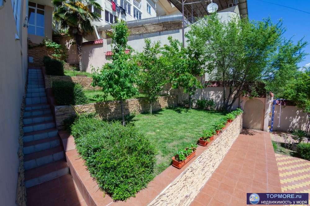 К продаже представлен шикарный трехэтажный дом в центре Сочи. Прекрасная функциональная планировка и ремонт премиум... - 1