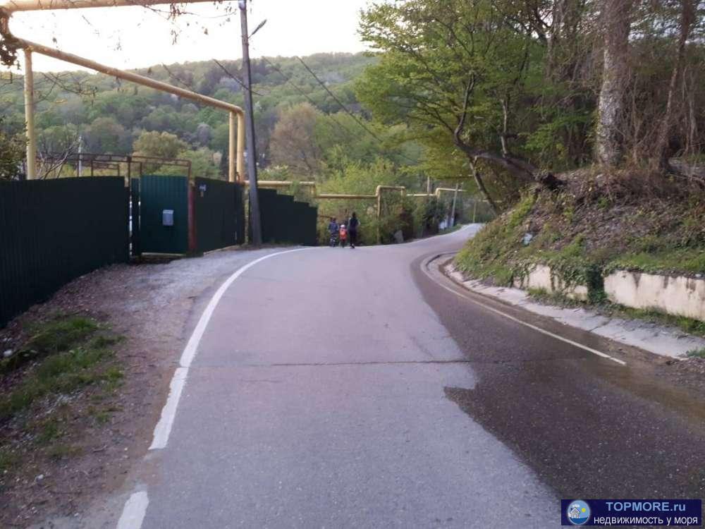 Домовладение, площадью 50 м2, на участке земли площадью 11 соток. Расположен в 3 км от Хосты. На территории...