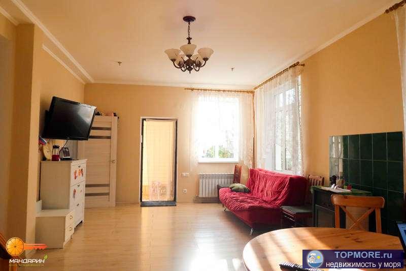 Двухэтажный дом 200 кв.м на ул.Черновицкой.  Площадь участка - 8 соток.  Есть плодоносящий сад, беседка с камином и...