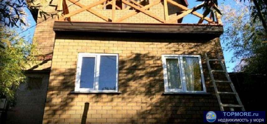 Новый трех этажный домом с участок.  1-й этаж монолит с отдельным входом, на котором располагаются гостиная, спальня,...