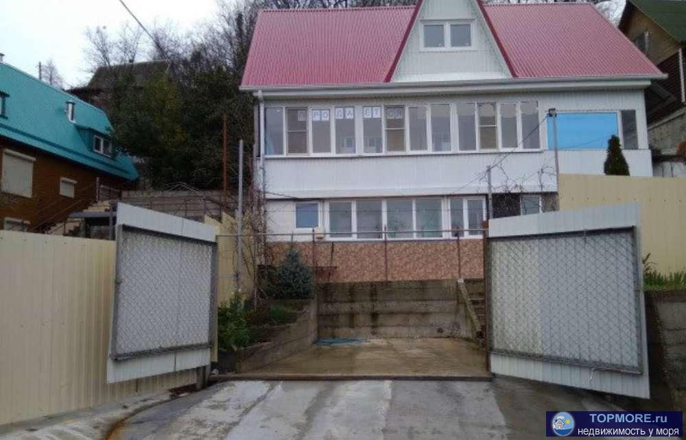 В Лазаревской продается двухэтажный дом на участке ИЖС 4 сотки.