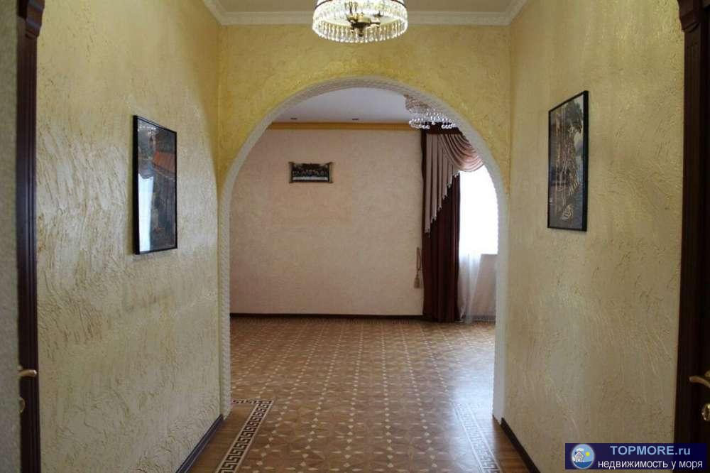 Продаю дом в престижном районе,вблизи моря. 3 этажа с несколькими спальнями, с/у на каждом этаже, хороший ремонт,... - 1