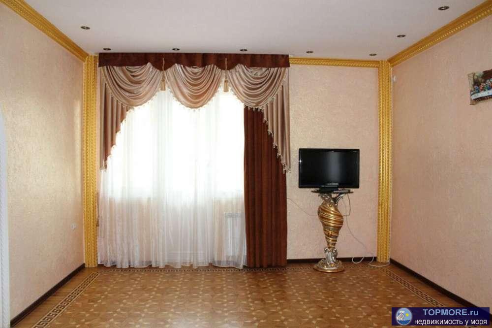 Продаю дом в престижном районе,вблизи моря. 3 этажа с несколькими спальнями, с/у на каждом этаже, хороший ремонт,... - 2