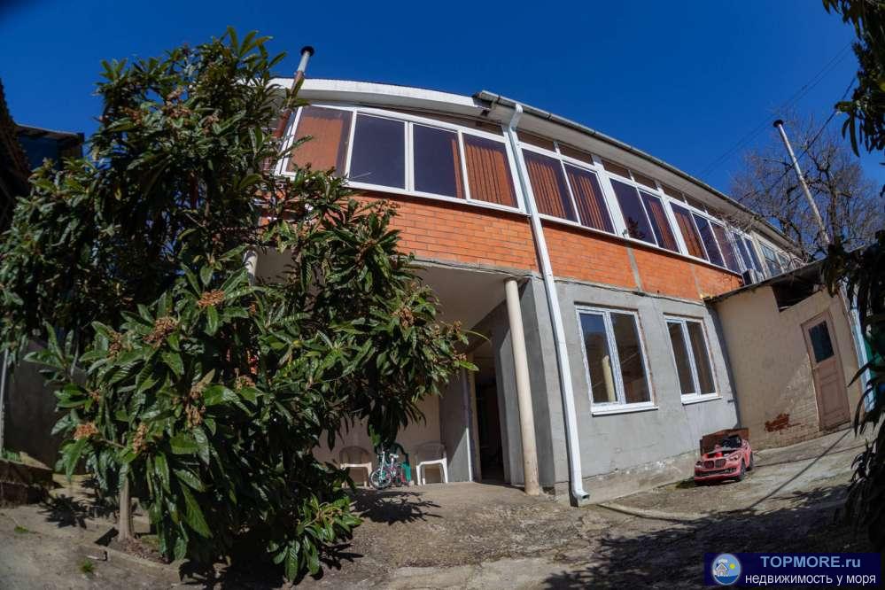 Продажа / Дома и коттеджи, Сочи, Пластунская улица, 15 000 000 р. Продам большой уютный дом в центре города курорта - Сочи, окружённый деревьями и зеленью, с видом на горы. Два этажа.... - 1