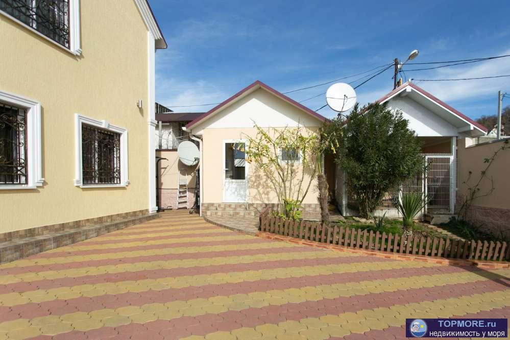 Хорошая транспортная доступность , вся инфраструктура , остановка , магазины . В доме 15 кВт , вода городская и...