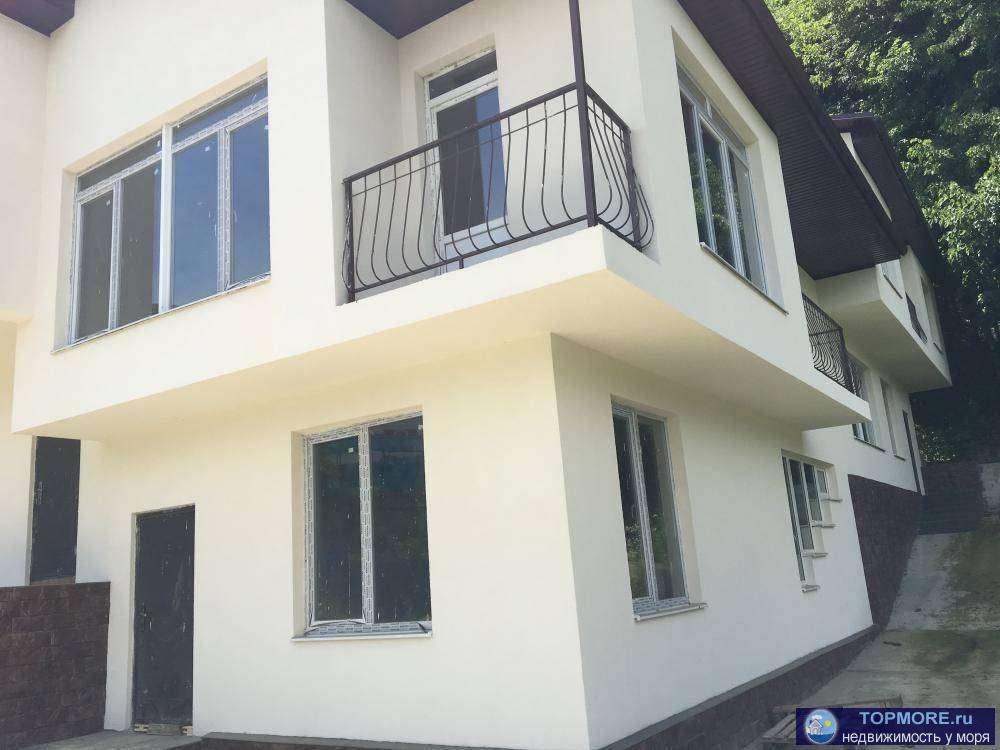 Двухэтажный таун-хаус 105кв. м., рассоложен в очень красивом тупиковом мосте по ул. Высркогорная. Таун-хаус сдан....