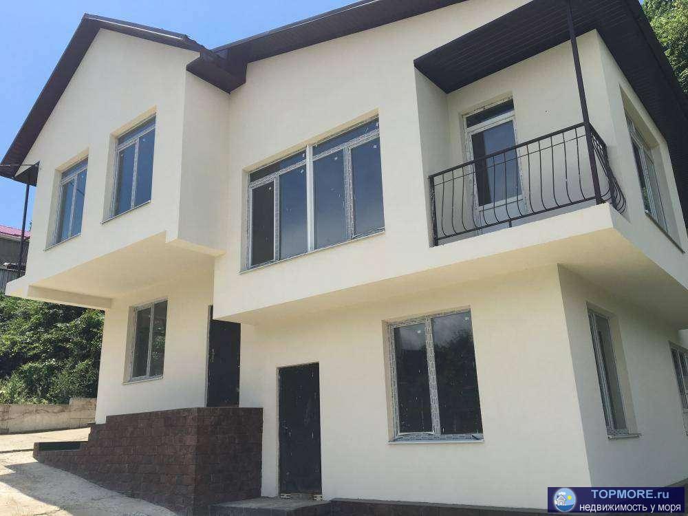 Двухэтажный таун-хаус 105кв. м., рассоложен в очень красивом тупиковом мосте по ул. Высркогорная. Таун-хаус сдан.... - 1