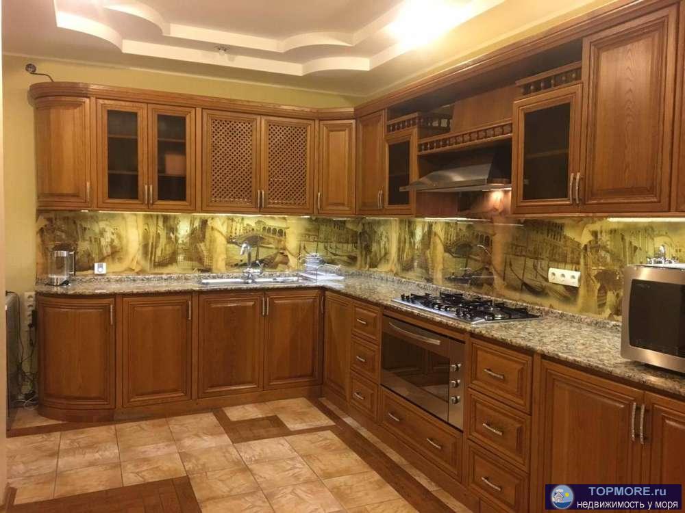 Продается дом  3 этажа+цоколь и гараж. 7 отдельных спален, 3 санузла, кухня гостиная, терасса, бильярдная,... - 1