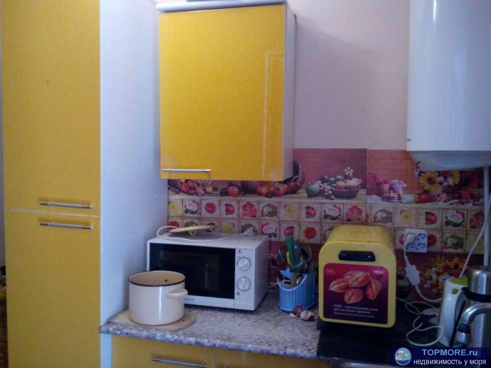 Продается дом на переулке вертолетный. 4 сотки земли, виноградник, огород, плодовые деревья, летний домик, курятник....