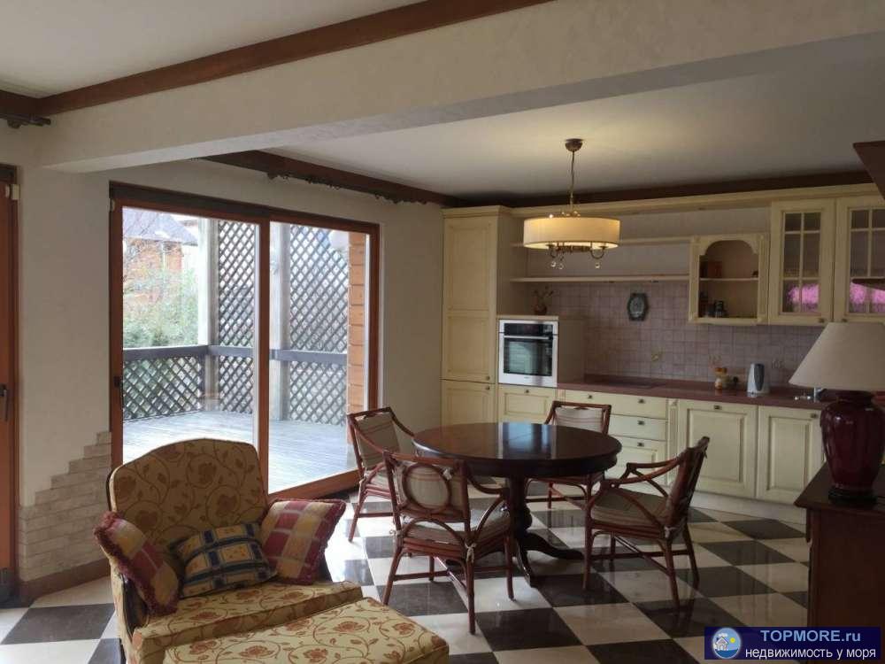 Продается уютный коттедж в стиле шалле.На первом этаже расположены гардеробная ,кладовка,сан.узел с дешевой...