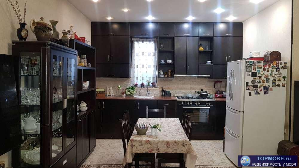 Продажа / Дома и коттеджи, Сочи, Воровского улица, 48 000 000 р. Предлагаем Вашему вниманию трехэтажный дом по ул. Воровского общей площадью 222 м2! 2 этажа и мансарда. На первом...