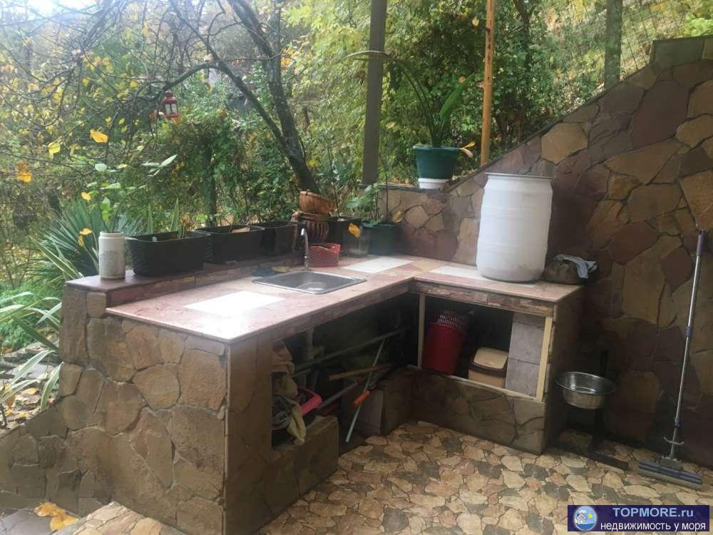 Дом стоит в живописном месте, и из его окон открываются незабываемые виды на море и горы.  Площадь дома 200 кВ.м :... - 1