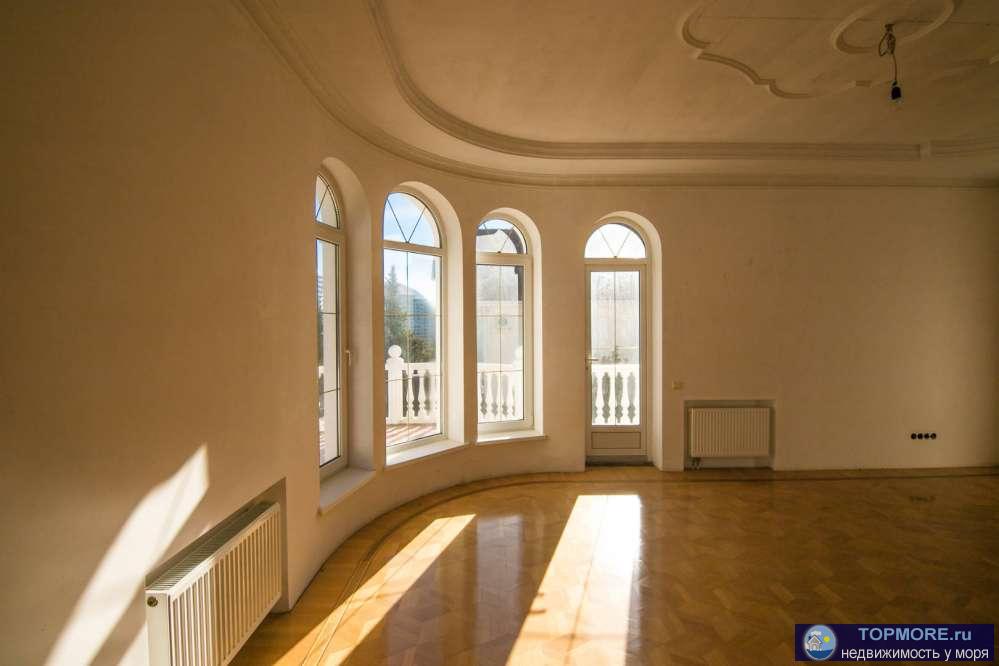 Трехэтажный дом в престижном районе Сочи, частичный ремонт, Бассейн, гараж, подсобное помещение. - 1