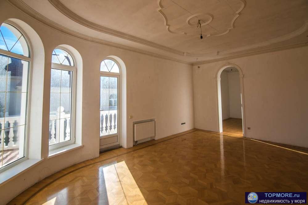 Трехэтажный дом в престижном районе Сочи, частичный ремонт, Бассейн, гараж, подсобное помещение. - 2