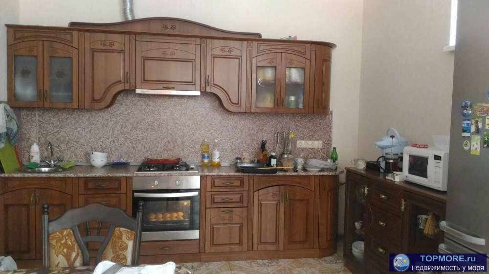 Просторный большой дом с шикарным видом на морские просторы и главный кавказский хребет расположен в живописном... - 2