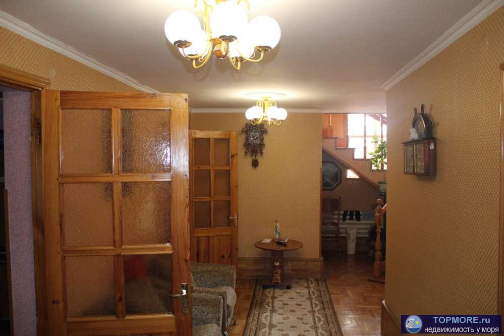 1 этаж: кухня, гостинная, детская, с/у, гардеробная,так же пристроена леняя кухня и котельная. 2 этаж: 5 спален, с/у,...