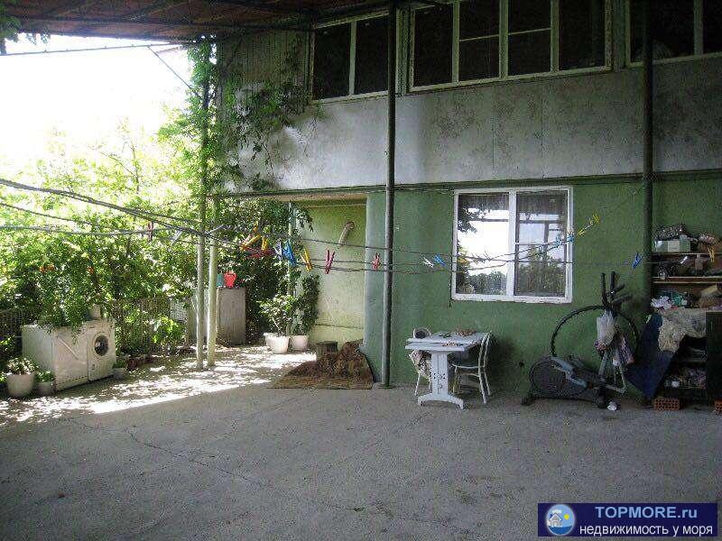 Хороший кирпичный дом и участок с  садом,огородом.Все коммуникации заведены.Рядом  школа ,детский сад,остановка...