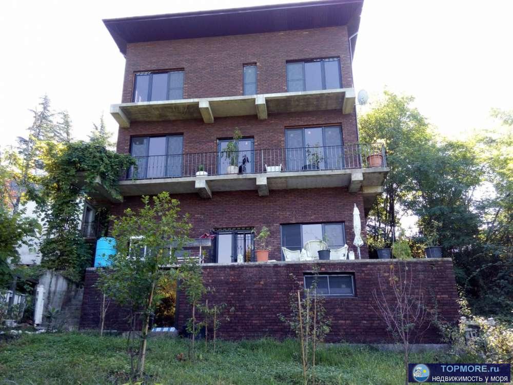 Продается современный коттедж в экологически чистом, живописном уголке Сочи. Дом окружен с одной стороны горной...