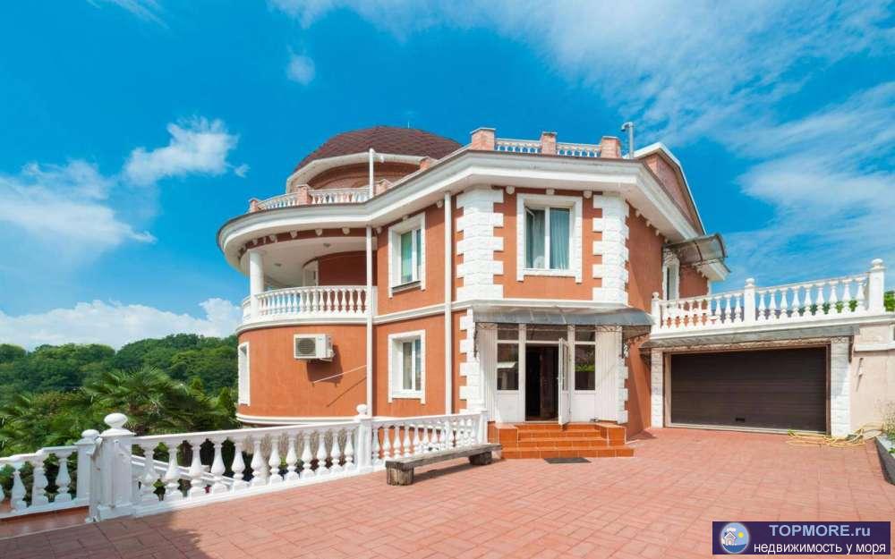 Вам будет комфортно в этом районе. С 2-х сторон коттеджный поселок окружает национальный парк. Асфальтовая дорога...