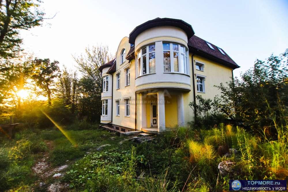    В окружении реликтовых деревьев Сочинского национального парка, в районе Макаренко расположился этот просторный...