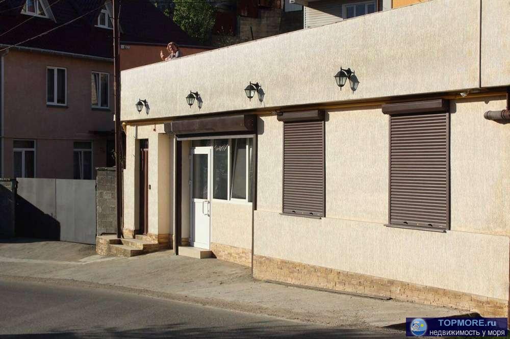 Элитный дом , жилая 180 кв.м, 1-й этаж коммерческий, зал, 4 спальни, кухня-столовая 20 кв.м, два входа, терраса 80...