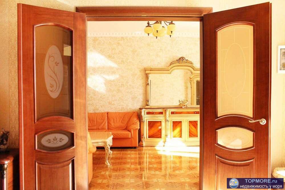 Элитный дом , жилая 180 кв.м, 1-й этаж коммерческий, зал, 4 спальни, кухня-столовая 20 кв.м, два входа, терраса 80... - 2