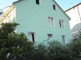 Капитальный добротный дом. Прекрасный вид из окон дома на море и...