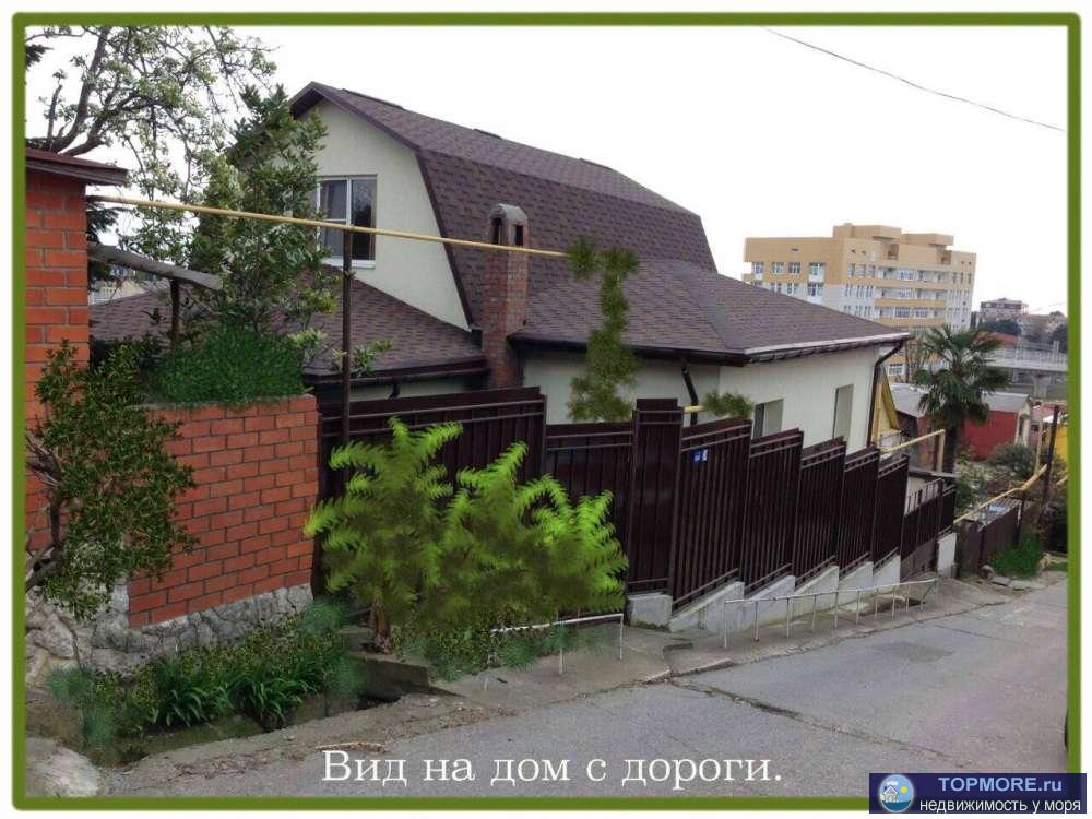 Прекрасный дом на улице Пархоменко.  Коммуникации центральные, свет, вода, земля в собственности 7 соток. 