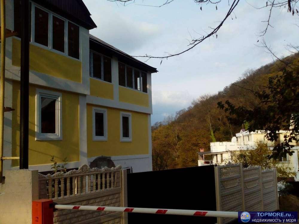  Шикарный 3-х этажный дом,с прекрасным видом на море,до которого 10 минут!Первый этаж состоит из кухни,ванной комнаты... - 2