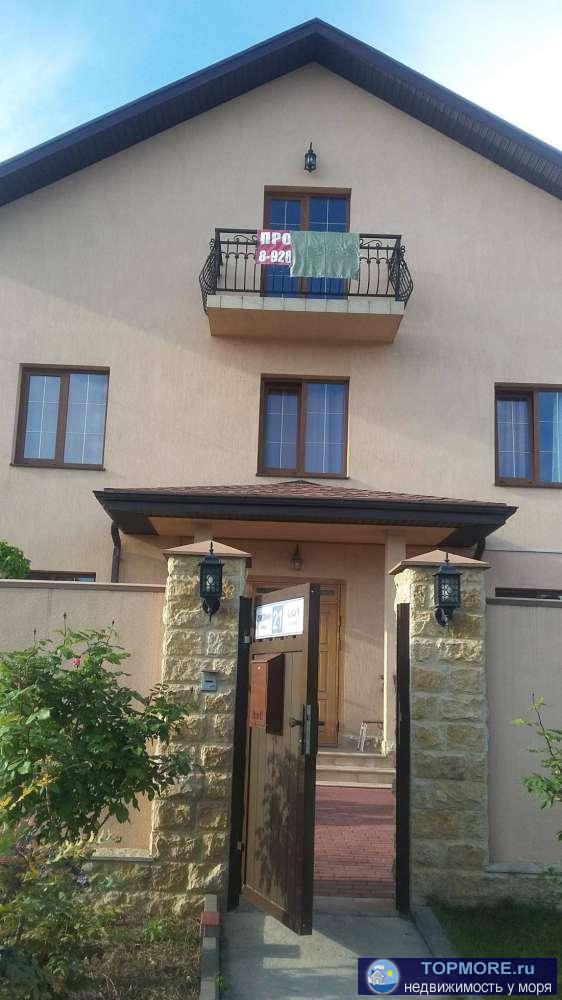 Новый современный дом,с хорошим дорогим ремонтом и мебелью.15 минут до моря пешком,хорошая развязка.Ландшафтный...