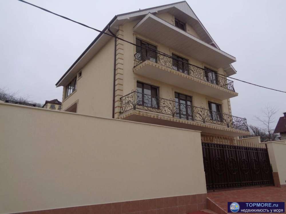 Дом построен очень качественно, стоит на сваях, в кладке использовался керамический блок, имеются фото всех этапов...