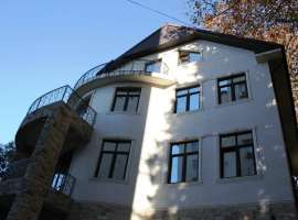 Продаётся элитный 4-этажный дом в микрорайоне Бытха в Хостинском...