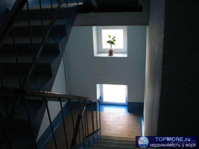 Продажа / Квартиры, Геленджик, микрорайон Северный, 3 500 000 р. Прoдаю 2-х комн.кв. видовую в кирпичном доме на 4 эт 5-ти этажки. Kомнaты изолиp.-16 кв.м и 17кв.м. кухня 9 кв.м ,... - 1