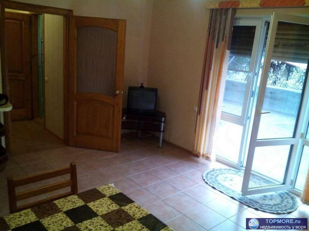 Собственник. Продам квартиру в центре южного района. Большой коридор. Комнаты по 12 кв.м. Балкон. Ремонт хороший....