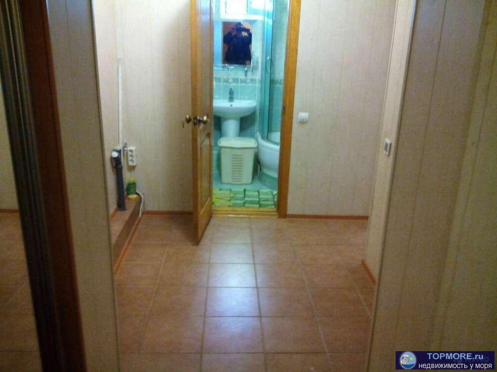 Собственник. Продам квартиру в центре южного района. Большой коридор. Комнаты по 12 кв.м. Балкон. Ремонт хороший.... - 1